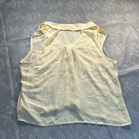 Ladies Suzy Shier Button Up Top. - Picture 5 of 9